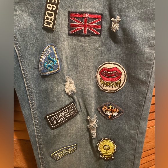 New & Ceci Los Angeles Blue Denim Distressed Ankle Jeans w/Embroidered Patches - Picture 10 of 16